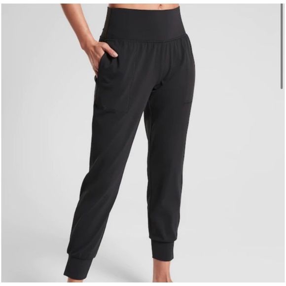 Athleta Pants - NWT Athleta Salutation Cruise Jogger in Powervita Black Sz 1X